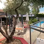 Logis Restaurant Les Aubuns 3*
