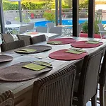 Hotel Logis Restaurant Les Aubuns Caissargues