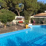 Logis Restaurant Les Aubuns Hotel 3*