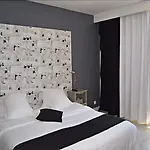 Hotel Logis Restaurant Les Aubuns Caissargues