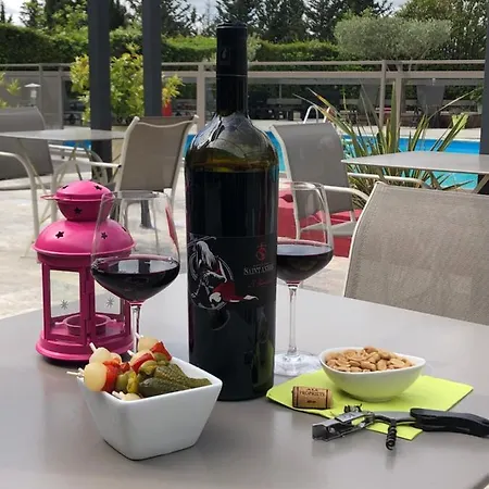 Logis Hotel Restaurant Les Aubuns Hotel Caissargues