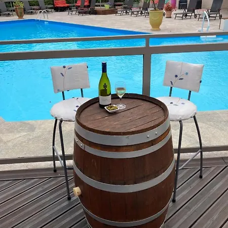 Hotel Logis Hotel Restaurant Les Aubuns Caissargues