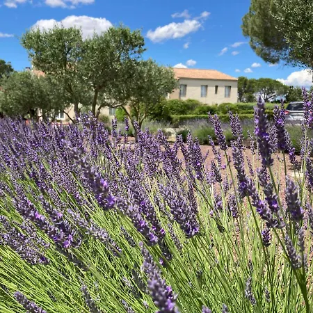 Hotel Logis Restaurant Les Aubuns