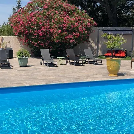 Logis Restaurant Les Aubuns Hotel 3*