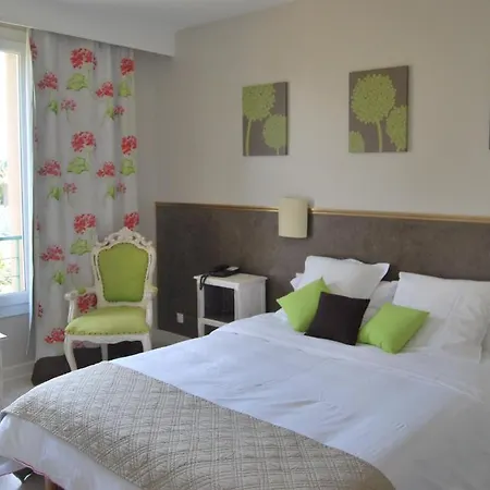 Logis Restaurant Les Aubuns Hotel 3*