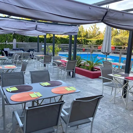 Hotel Logis Restaurant Les Aubuns Caissargues