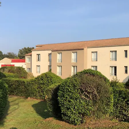 Hotel Logis Restaurant Les Aubuns 3*