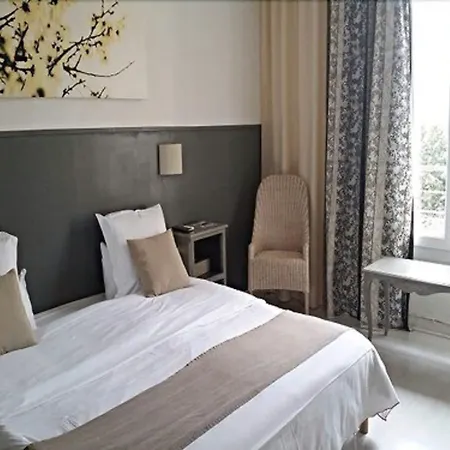 Logis Restaurant Les Aubuns 3* Caissargues