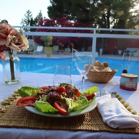 Hotel Logis Restaurant Les Aubuns Caissargues