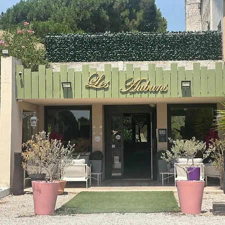 Hotel Logis Restaurant Les Aubuns
