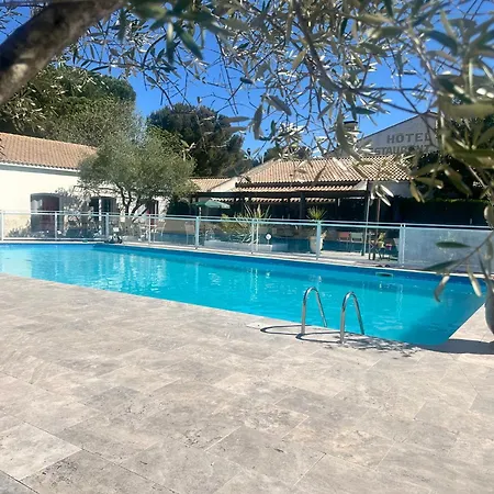 Logis Restaurant Les Aubuns Hotel 3*