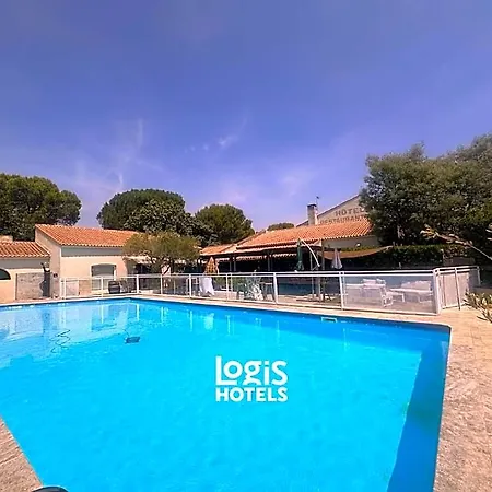 Logis Hotel Restaurant Les Aubuns Hotel 3*