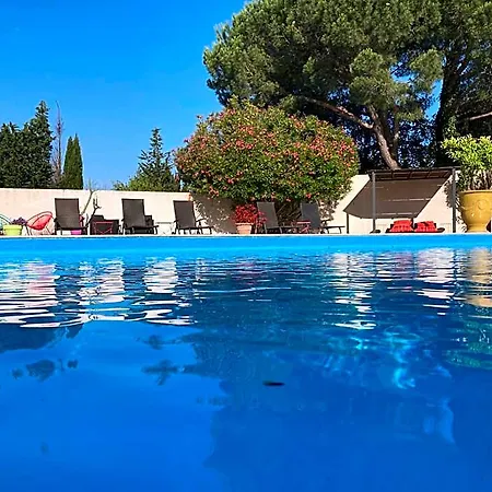 Hotel Logis Hotel Restaurant Les Aubuns 3*