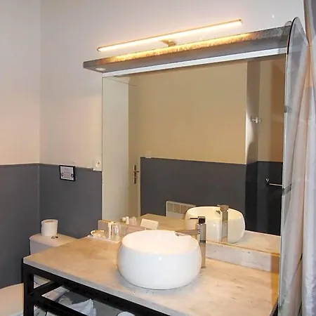 Hotel Logis Hotel Restaurant Les Aubuns Caissargues