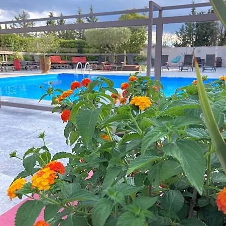 Logis Restaurant Les Aubuns 3* Caissargues