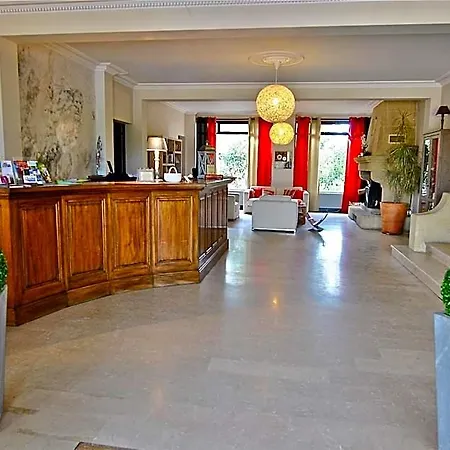 Logis Hotel Restaurant Les Aubuns Hotel Caissargues