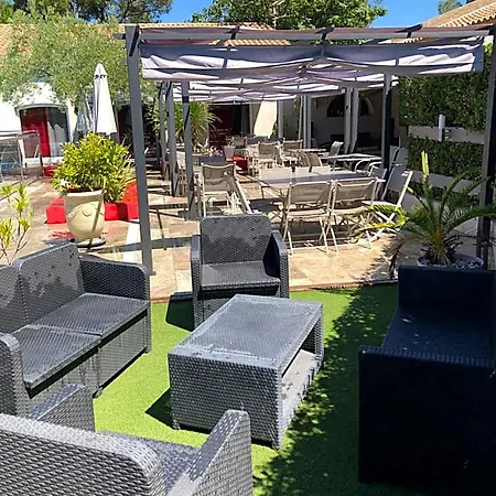 Logis Restaurant Les Aubuns Ξενοδοχείο