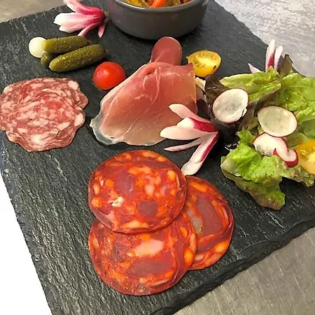 Logis Restaurant Les Aubuns Hotel 3*
