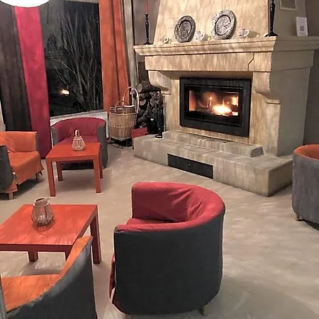 Hotel Logis Restaurant Les Aubuns 3*