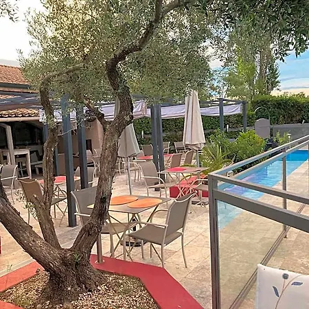 Logis Hotel Restaurant Les Aubuns Hotel