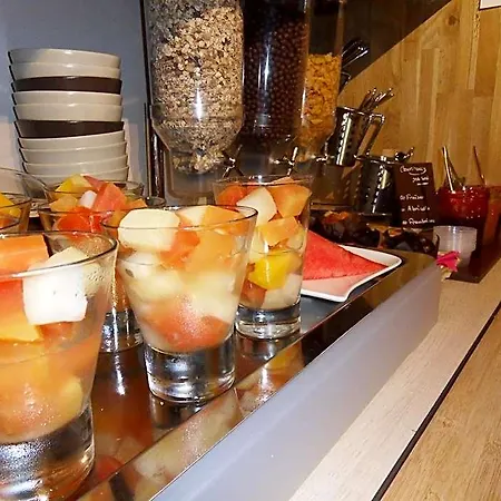 Hotel Logis Hotel Restaurant Les Aubuns