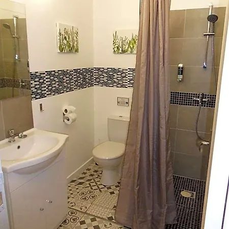 Ξενοδοχείο Logis Restaurant Les Aubuns Caissargues