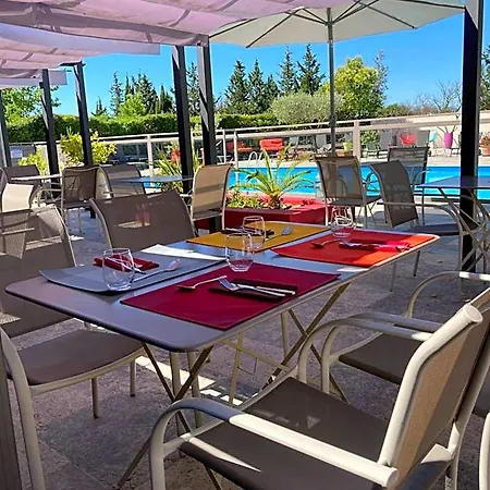 Hotel Logis Restaurant Les Aubuns