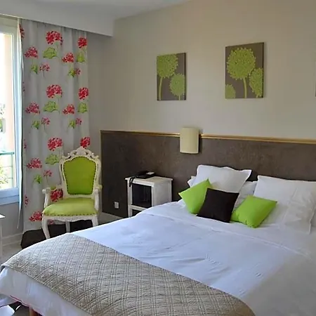 Logis Hotel Restaurant Les Aubuns Hotel