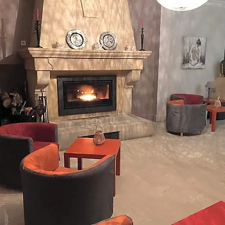Logis Restaurant Les Aubuns Hotel