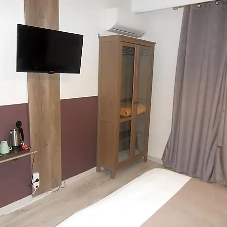 Logis Restaurant Les Aubuns Hotel 3*