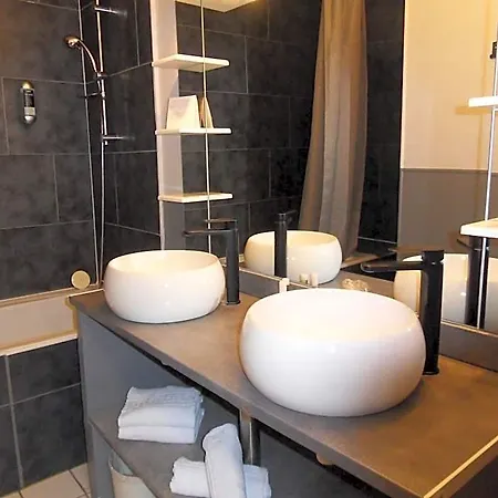 Ξενοδοχείο Logis Restaurant Les Aubuns Caissargues