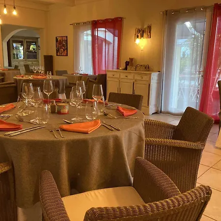 Hotel Logis Restaurant Les Aubuns Caissargues
