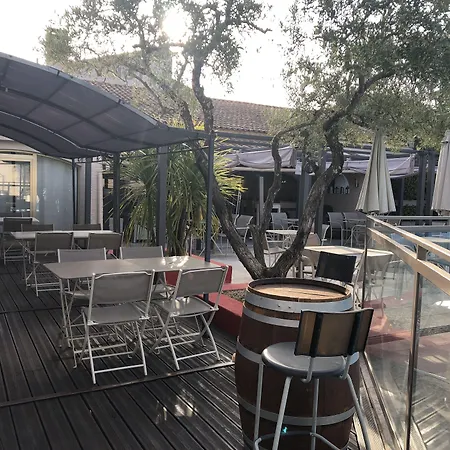 Logis Restaurant Les Aubuns Hotel 3*