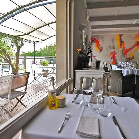 Logis Restaurant Les Aubuns 3* Caissargues