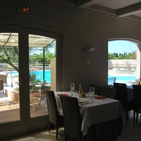 Hotel Logis Restaurant Les Aubuns Caissargues
