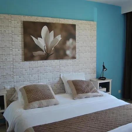 Hotel Logis Restaurant Les Aubuns