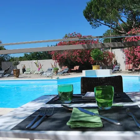 Logis Restaurant Les Aubuns 3* Caissargues