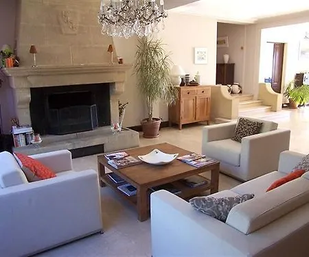Logis Restaurant Les Aubuns Hotel Caissargues