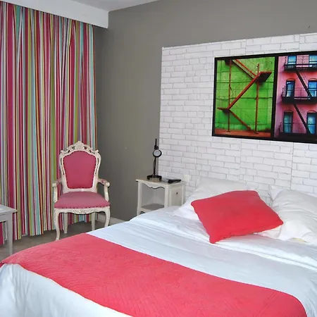 Hotel Logis Restaurant Les Aubuns