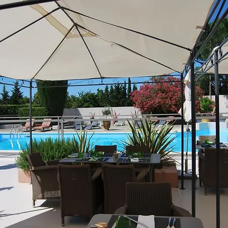 Logis Restaurant Les Aubuns 3* Caissargues