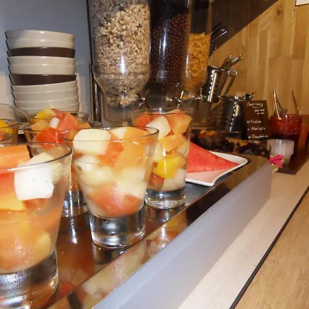 Logis Restaurant Les Aubuns Hotel 3*