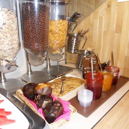 Hotel Logis Restaurant Les Aubuns