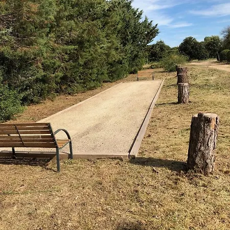 Logis Restaurant Les Aubuns 3* Caissargues