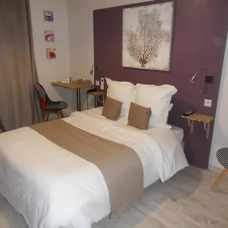 Logis Restaurant Les Aubuns Hotel Caissargues