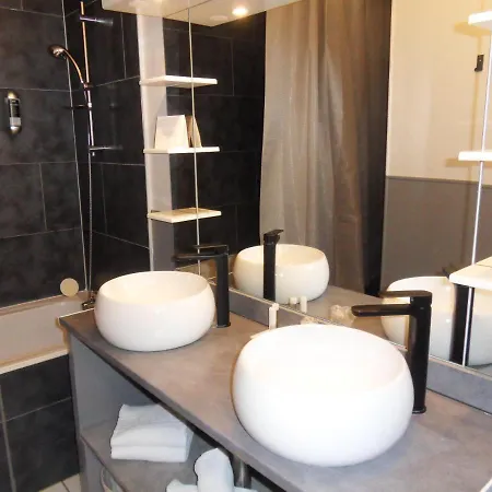 Logis Restaurant Les Aubuns Hotel 3*