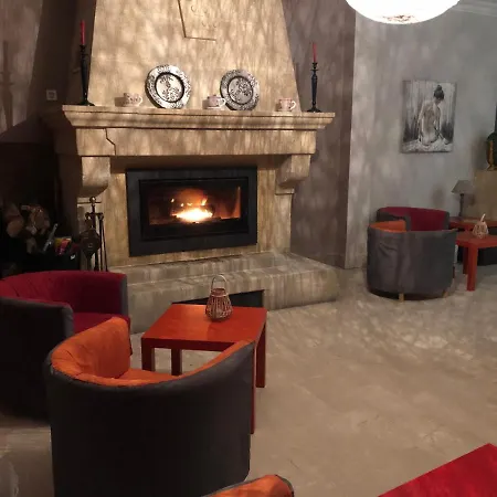 Hotel Logis Restaurant Les Aubuns