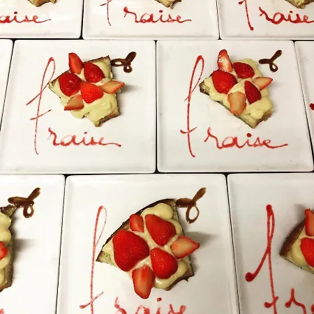 호텔 Logis Restaurant Les Aubuns 3*