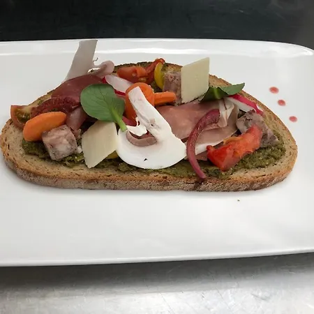 Logis Restaurant Les Aubuns Hotel