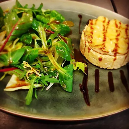 Logis Restaurant Les Aubuns Hotel